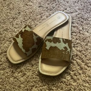 Cowhide print sandals/slides